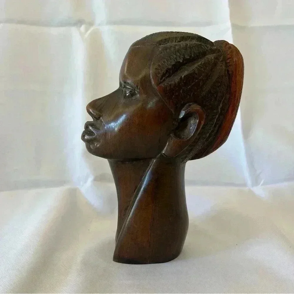 Gorgeous Hand Carved Wood Sculpture of African Woman - Picture 2 of 5
